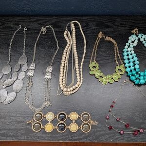 Elegant Silver and Green Necklace Set